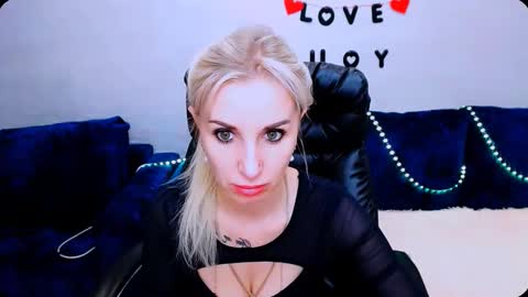 Snapshot of rose__shine chatting on October 8, 2025, 11:30 am rose  shine online show from October 8, 2025, 11:30 am