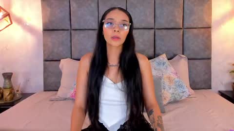 roseaurora online show from June 5, 2026, 10:43 am