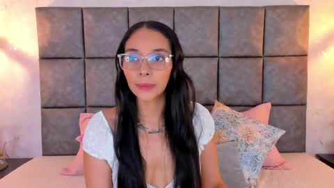 roseaurora online show from June 8, 2026, 10:37 am