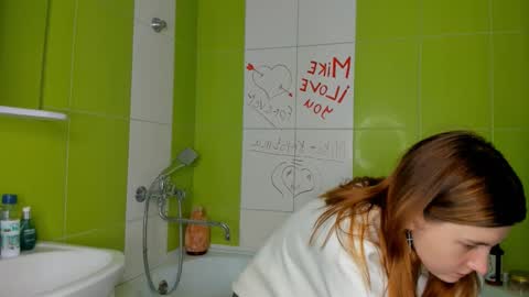 Snapshot of roseblanche2k chatting on February 10, 2025, 11:02 pm Florin online show from February 10, 2025, 11:02 pm