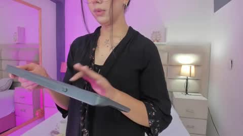 Rose online show from February 18, 2025, 8:03 pm