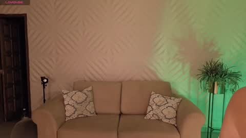 Snapshot of roseferrera chatting on January 20, 2025, 1:28 am Rose online show from January 20, 2025, 1:28 am