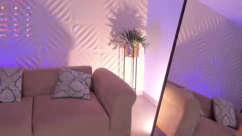 Snapshot of roseferrera chatting on March 9, 2025, 12:10 am Rose online show from March 9, 2025, 12:10 am