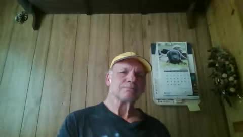 roses2u1958 online show from April 28, 2026, 4:23 pm