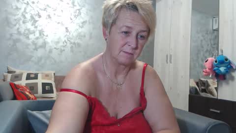 Lovepinklilly online show from October 18, 2025, 12:28 pm