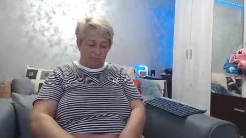 Lovepinklilly online show from November 12, 2025, 6:08 pm