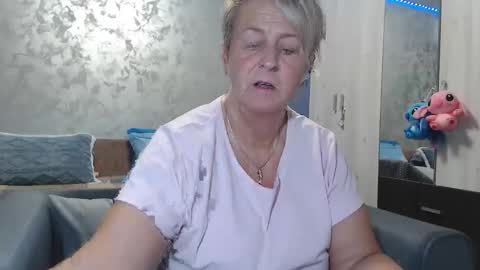 Lovepinklilly online show from February 8, 2026, 6:22 pm