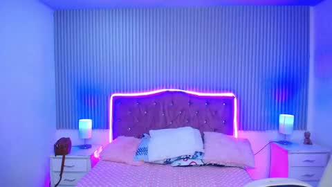 Snapshot of roses_liittle_ chatting on March 26, 2026, 6:19 am roses_liittle_ online show from March 26, 2026, 6:19 am