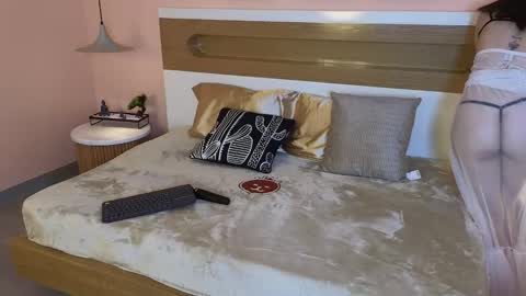 rosewilsom online show from February 27, 2025, 12:02 pm