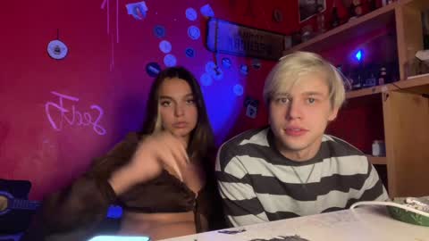 Roshelle online show from December 3, 2024, 2:27 pm