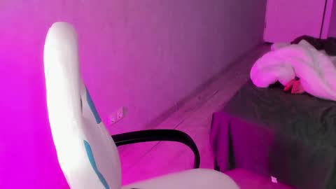 Roshelle online show from January 17, 2025, 8:44 pm