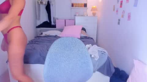 Roshelle online show from February 27, 2025, 6:09 pm