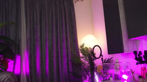 Snapshot of roshen_amira chatting on January 22, 2025, 11:32 pm Amii online show from January 22, 2025, 11:32 pm