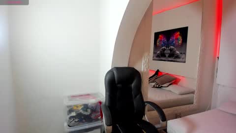 rosi_cooper online show from March 12, 2025, 10:48 am