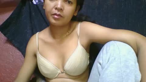 rosia685234 online show from December 3, 2025, 5:04 am