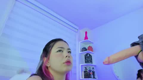   online show from September 22, 2025, 12:07 pm