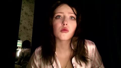 rosy_petal online show from November 19, 2025, 4:51 pm