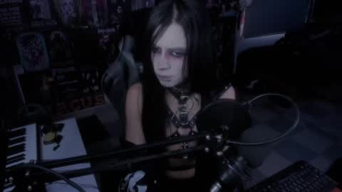 Snapshot of rotten_dreams chatting on February 19, 2025, 12:00 pm rot online show from February 19, 2025, 12:00 pm