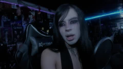 Snapshot of rotten_dreams chatting on February 24, 2025, 12:52 am rot online show from February 24, 2025, 12:52 am