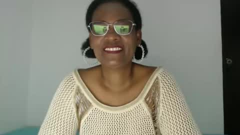 luxa online show from October 3, 2025, 12:35 pm