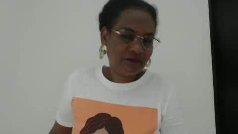 luxa online show from October 7, 2025, 11:02 pm