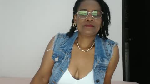 luxa online show from October 14, 2025, 1:12 pm