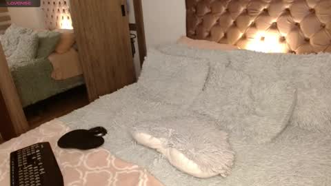 Rouss marie henao  online show from February 25, 2025, 5:36 pm