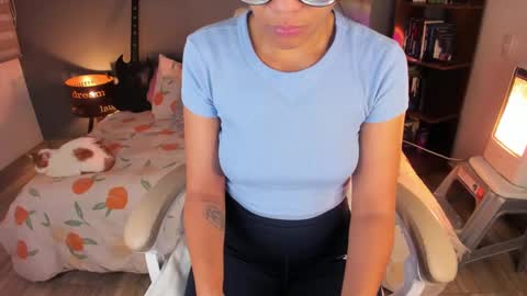 Rouss marie henao  online show from September 10, 2025, 9:53 am