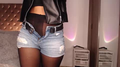 Rouss marie henao  online show from October 19, 2025, 9:32 am