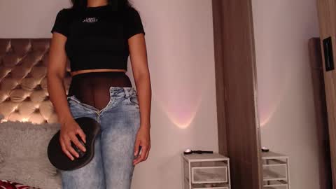 Rouss marie henao  online show from November 2, 2025, 11:07 pm