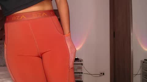 Rouss marie henao  online show from April 16, 2026, 11:18 pm