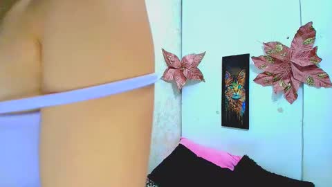 rousse_violet online show from February 5, 2025, 9:07 pm