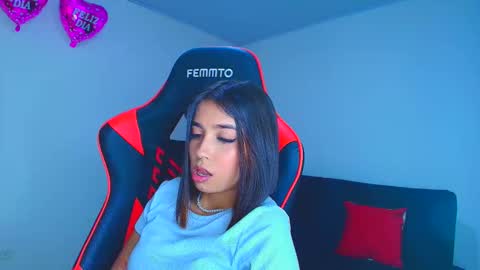 rousse_violet online show from October 17, 2025, 10:23 pm