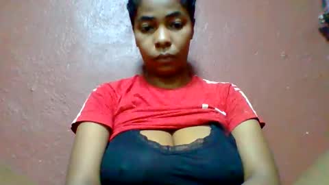 rovaelyah online show from May 14, 2026, 2:40 am
