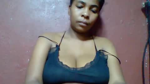rovaelyah online show from May 25, 2026, 7:09 pm