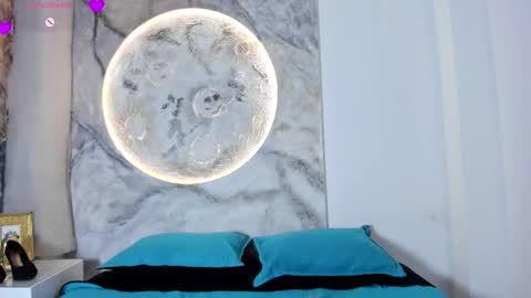 roxanaborns online show from November 23, 2025, 12:38 pm