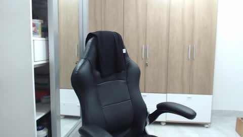 Snapshot of roxanalove7 chatting on December 19, 2024, 9:17 pm Roxana online show from December 19, 2024, 9:17 pm