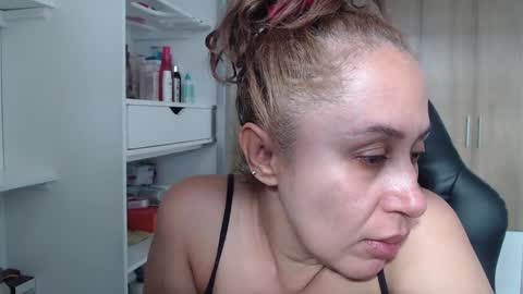 Snapshot of roxanalove7 chatting on December 29, 2024, 8:37 pm Roxana online show from December 29, 2024, 8:37 pm