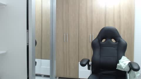 Snapshot of roxanalove7 chatting on January 13, 2025, 4:18 am Roxana online show from January 13, 2025, 4:18 am