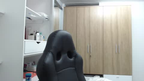 Snapshot of roxanalove7 chatting on January 21, 2025, 2:11 am Roxana online show from January 21, 2025, 2:11 am