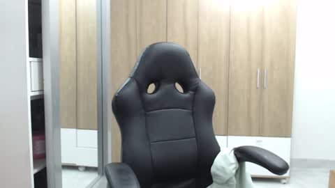 Snapshot of roxanalove7 chatting on February 6, 2025, 1:27 am Roxana online show from February 6, 2025, 1:27 am