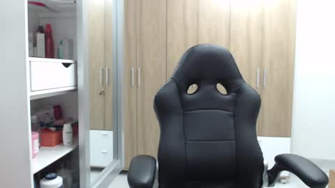 Snapshot of roxanalove7 chatting on February 7, 2025, 12:20 am Roxana online show from February 7, 2025, 12:20 am