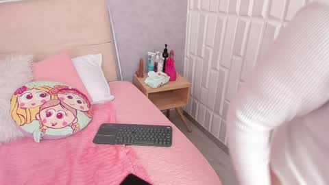 roxanebrown online show from May 7, 2026, 7:41 pm