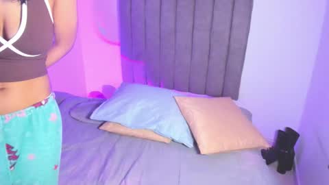 Roxane online show from December 17, 2025, 2:50 am