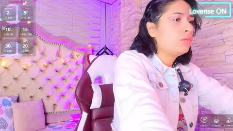 roxanne_han online show from December 14, 2025, 12:10 pm