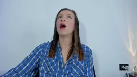 Snapshot of roxanne_jones1 chatting on June 9, 2026, 6:30 pm roxanne online show from June 9, 2026, 6:30 pm