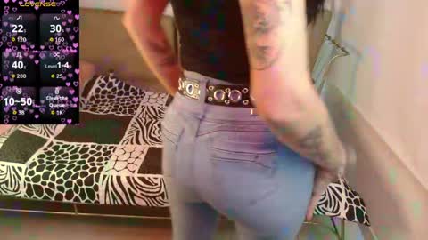 Snapshot of roxanne_vale chatting on April 18, 2026, 8:20 pm Roxanne online show from April 18, 2026, 8:20 pm