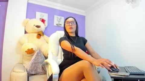 Roxanne evans   Schedule 700 -1400GTM-5 online show from December 1, 2025, 4:50 am