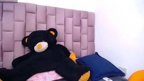 Snapshot of roxannehott chatting on January 17, 2026, 8:23 pm ross brown online show from January 17, 2026, 8:23 pm