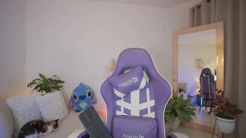  R O X I E  online show from March 29, 2026, 2:22 am